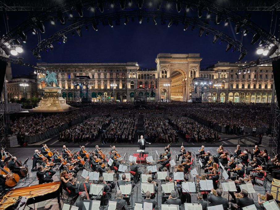 Violin with UniCredit logo